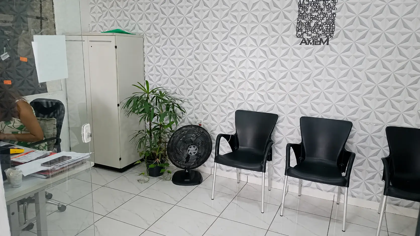 Recepção e área de espera da Ágape Auto Vidros